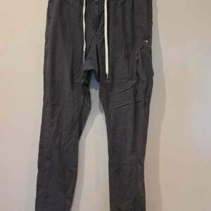 Vuori Men's Black and Grey Trousers